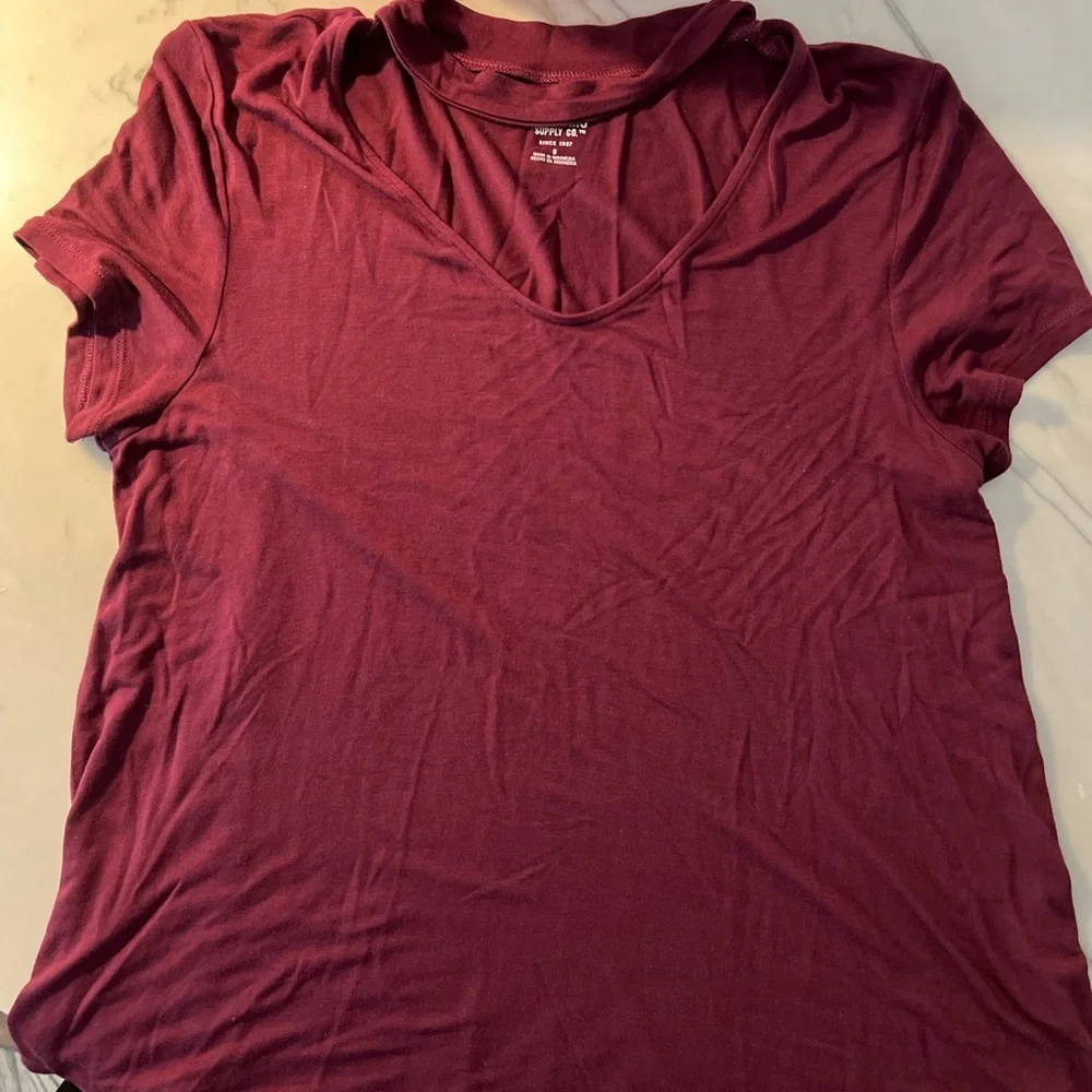 Mossimo Women’s Choker Top short sleeve sz S color Maroon - Picture 3 of 3